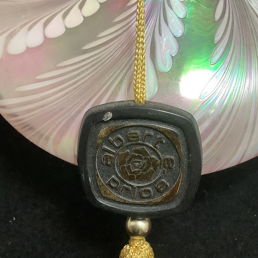 Elegant Perfume Atomizer with Pink Tassel - Picture 2 of 2